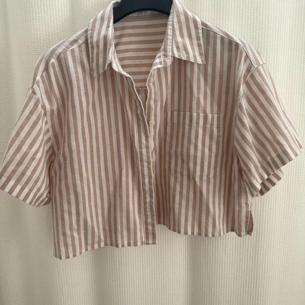 Uniqlo/GU Cropped Button-Down Shirt in Taupe and White Stripes - Picture 1 of 3